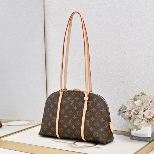 WhatsApp-Image-2026-06-30-at-17.30.46-a0048fa9f29f.webp Louis Vuitton Squire PM Bag 30cm M28951
