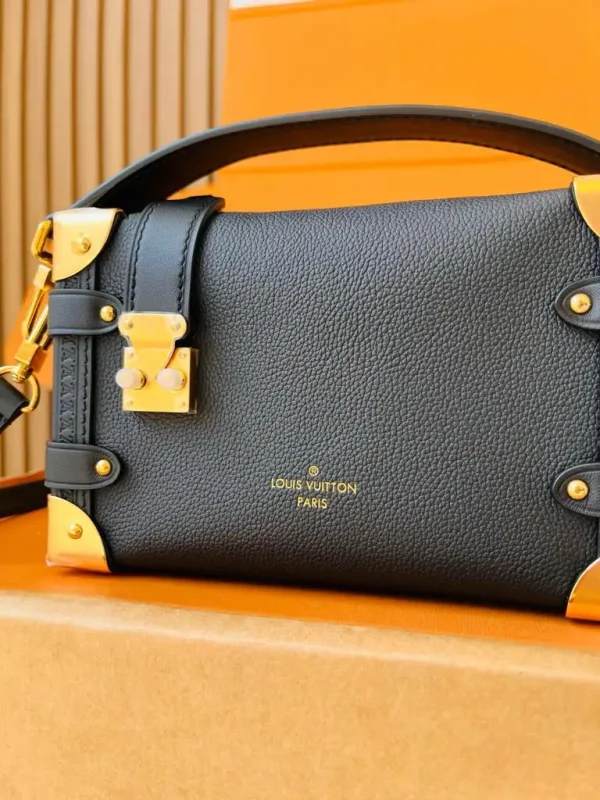 WhatsApp-Image-2026-06-30-at-17.31.08-1-d64f88193172.webp Louis Vuitton PM Side Trunk Bag Black 19cm M23817