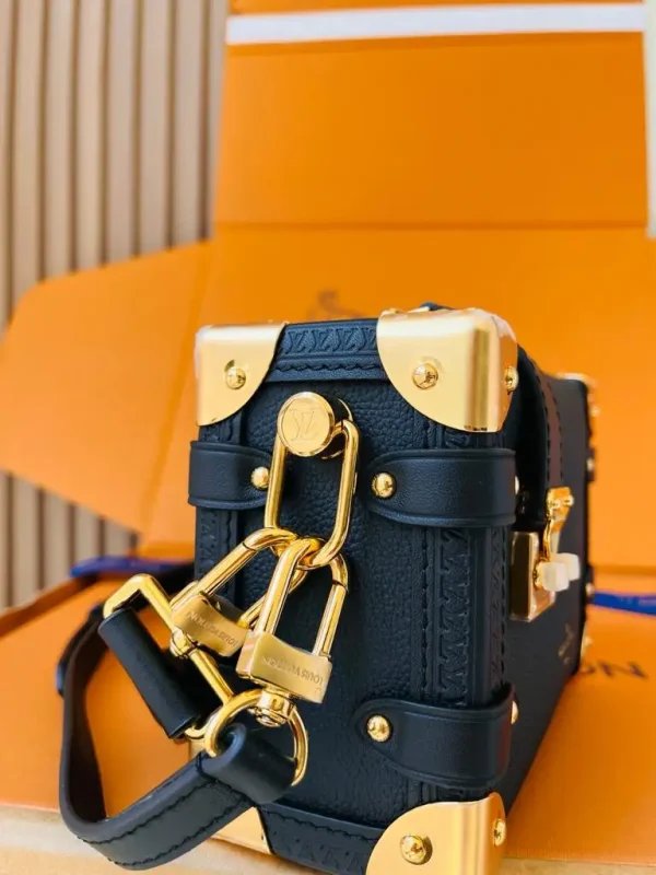 WhatsApp-Image-2026-06-30-at-17.31.08-2-8999acfb8462.webp Louis Vuitton PM Side Trunk Bag Black 19cm M23817