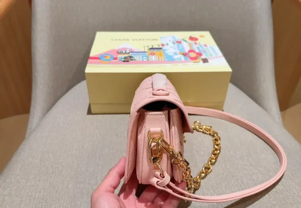 WhatsApp-Image-2026-07-01-at-09.49.18.webp Louis Vuitton Pochette Métis East West 21.5cm M29488