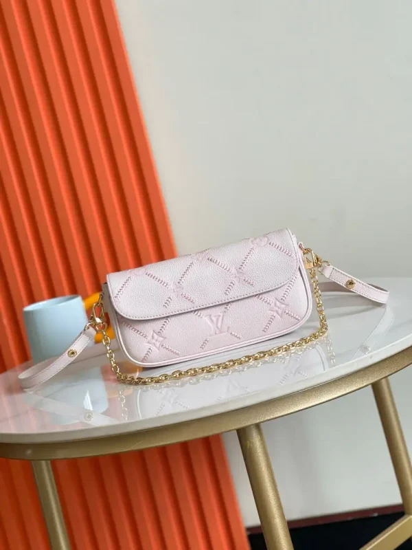 WhatsApp-Image-2026-07-01-at-09.50.05-f6aa8f059d05.webp Louis Vuitton Ivy Bag Light Bliss Couture Cream 23.5cm M29502