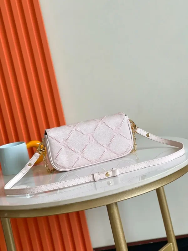 WhatsApp-Image-2026-07-01-at-09.50.08-c685480486ef.webp Louis Vuitton Ivy Bag Light Bliss Couture Cream 23.5cm M29502