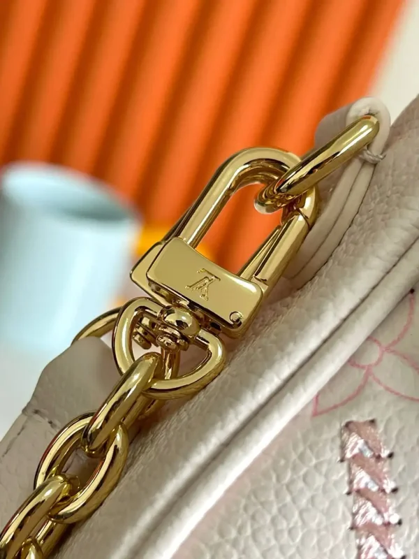 WhatsApp-Image-2026-07-01-at-09.50.14-1b0dbff0a586.webp Louis Vuitton Ivy Bag Light Bliss Couture Cream 23.5cm M29502