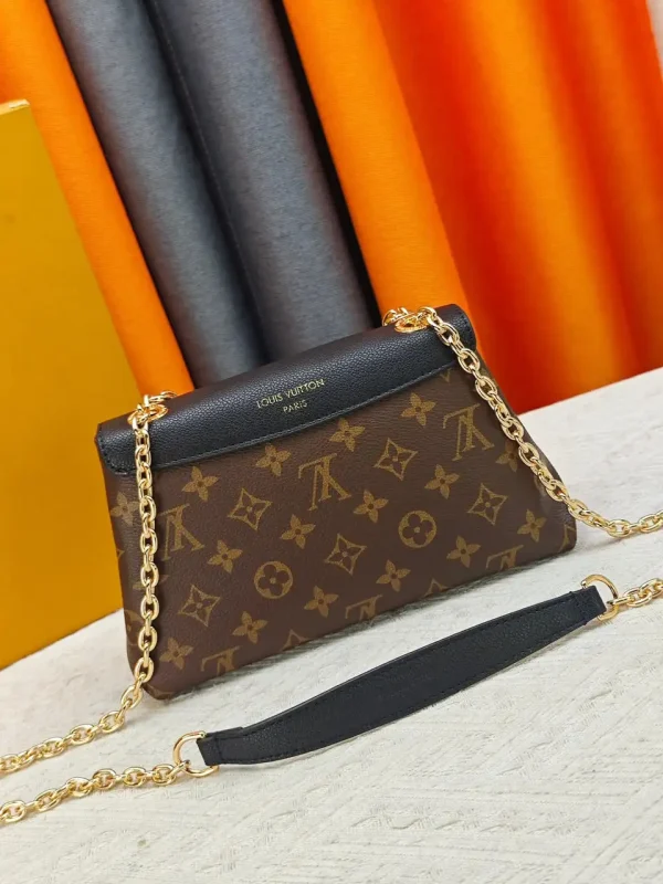 WhatsApp-Image-2026-07-01-at-09.52.23-2-10b27eee0930.webp Louis Vuitton Madeleine BB Monogram/Black 24cm M28424