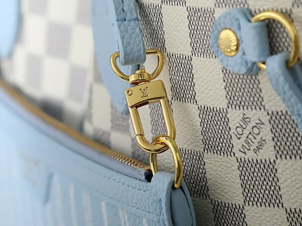 WhatsApp-Image-2026-07-01-at-10.05.22-42c51437aae7.webp Louis Vuitton Neverfull Inside Out MM Bag 47cm N40946