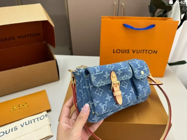 WhatsApp-Image-2026-07-01-at-13.57.00-1.webp Louis Vuitton Accessoire Cargo Pochette Bag 23.5cm M27602