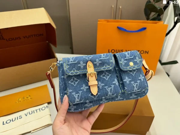 WhatsApp-Image-2026-07-01-at-13.57.03-1.webp Louis Vuitton Accessoire Cargo Pochette Bag 23.5cm M27602