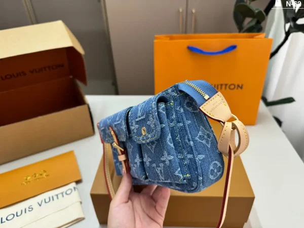 WhatsApp-Image-2026-07-01-at-13.57.03.webp Louis Vuitton Accessoire Cargo Pochette Bag 23.5cm M27602