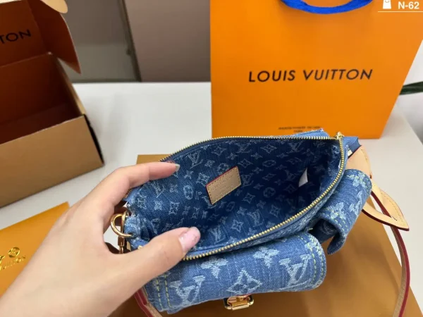 WhatsApp-Image-2026-07-01-at-13.57.05-1.webp Louis Vuitton Accessoire Cargo Pochette Bag 23.5cm M27602