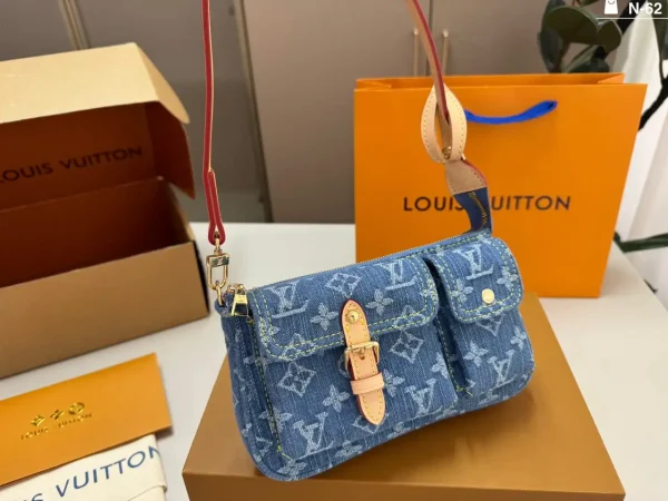 WhatsApp-Image-2026-07-01-at-13.57.05.webp Louis Vuitton Accessoire Cargo Pochette Bag 23.5cm M27602