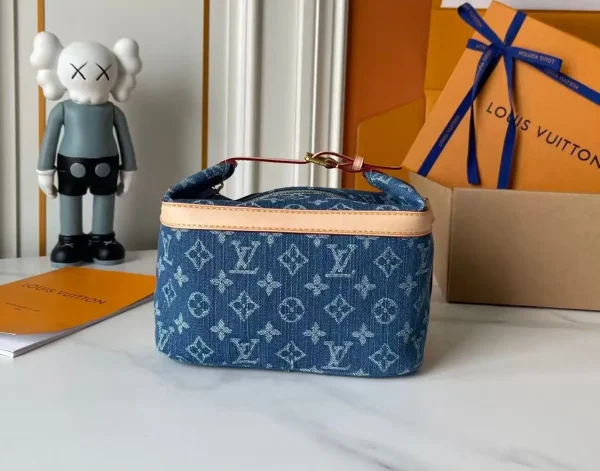 WhatsApp-Image-2026-07-01-at-13.57.43.webp Louis Vuitton Cruiser Toiletry Bag 22cm M27945