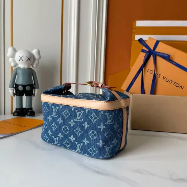 WhatsApp-Image-2026-07-01-at-13.57.46.webp Louis Vuitton Cruiser Toiletry Bag 22cm M27945