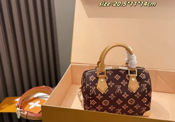 WhatsApp-Image-2026-07-01-at-15.43.56.webp Louis Vuitton Speedy Trunk 20-Pack Box Bag Monogram Origine 16 cm M28102