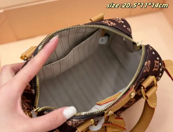 WhatsApp-Image-2026-07-01-at-15.44.05.webp Louis Vuitton Speedy Trunk 20-Pack Box Bag Monogram Origine 16 cm M28102