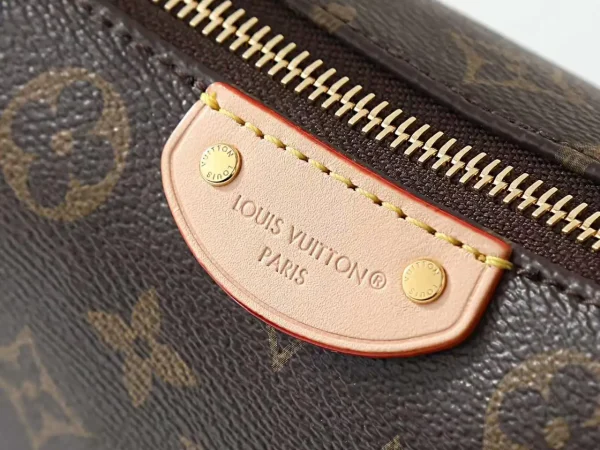 WhatsApp-Image-2026-07-01-at-15.45.49-1.webp Louis Vuitton Pochette Hills Bag Monogram 18.5cm M27509