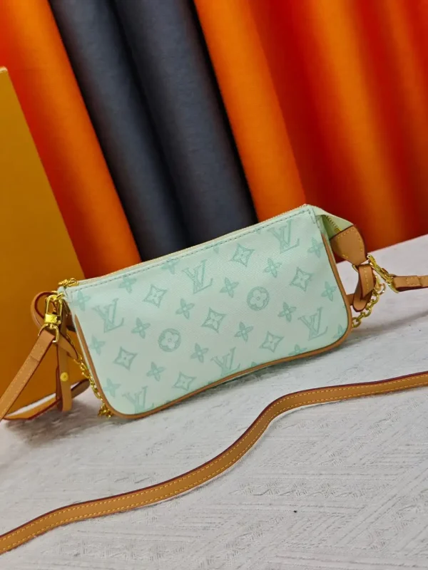 WhatsApp-Image-2026-07-01-at-15.52.31-1.webp Louis Vuitton Pochette Accessory Bags 16 cm M28320