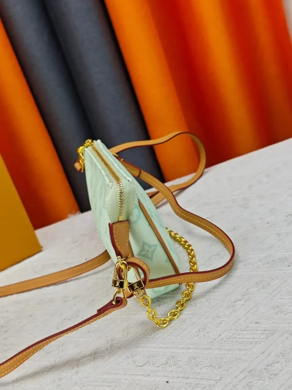 WhatsApp-Image-2026-07-01-at-15.52.31.webp Louis Vuitton Pochette Accessory Bags 16 cm M28320
