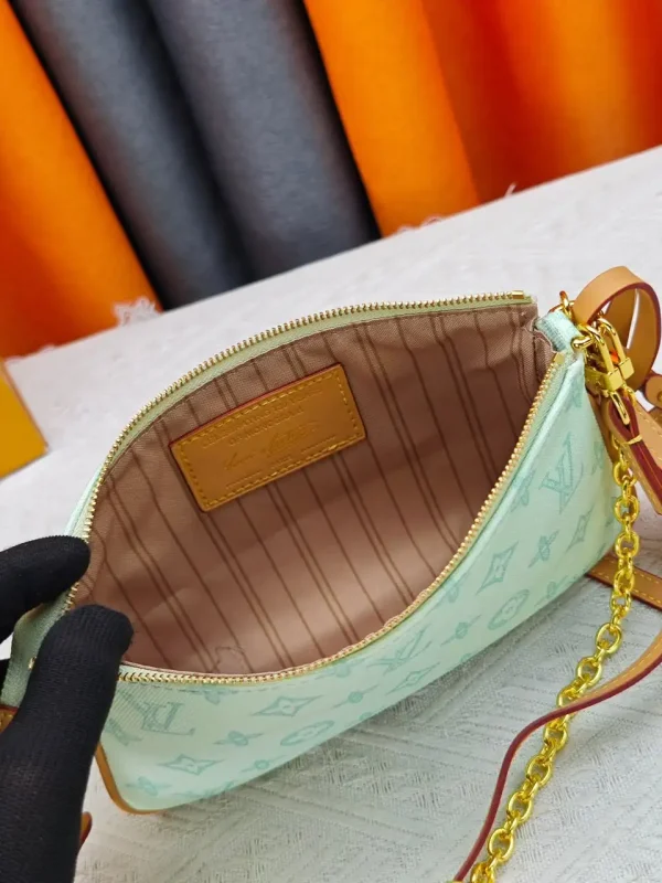 WhatsApp-Image-2026-07-01-at-15.52.32.webp Louis Vuitton Pochette Accessory Bags 16 cm M28320