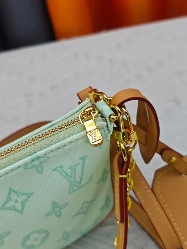 WhatsApp-Image-2026-07-01-at-15.52.33-1.webp Louis Vuitton Pochette Accessory Bags 16 cm M28320