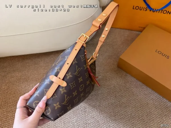 WhatsApp-Image-2026-07-02-at-09.51.40.webp Louis Vuitton CarryAll East West Bag Monogram Canvas 36cm M28101