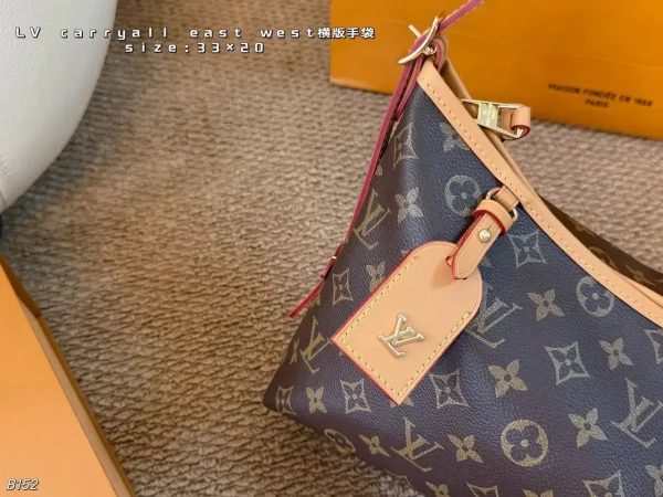 WhatsApp-Image-2026-07-02-at-09.51.42.webp Louis Vuitton CarryAll East West Bag Monogram Canvas 36cm M28101
