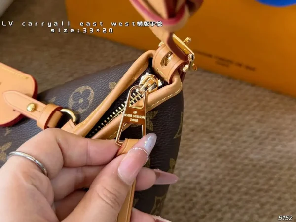 WhatsApp-Image-2026-07-02-at-09.51.45.webp Louis Vuitton CarryAll East West Bag Monogram Canvas 36cm M28101