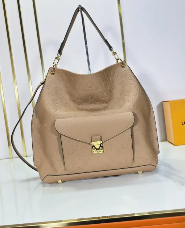 WhatsApp-Image-2026-07-02-at-14.32.36.webp Louis Vuitton Métis Hobo Bag Tuape Color 35cm M27937