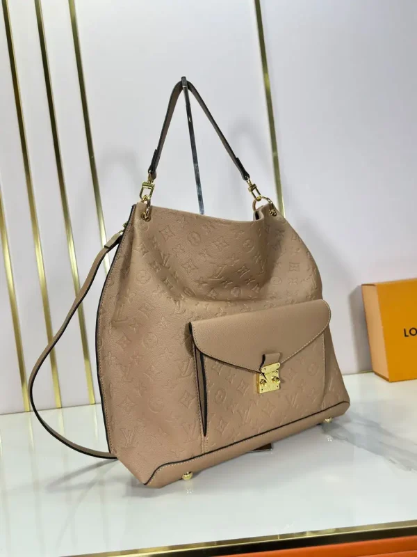 WhatsApp-Image-2026-07-02-at-14.32.37.webp Louis Vuitton Métis Hobo Bag Tuape Color 35cm M27937
