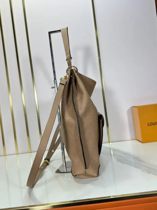 WhatsApp-Image-2026-07-02-at-14.32.38.webp Louis Vuitton Métis Hobo Bag Tuape Color 35cm M27937