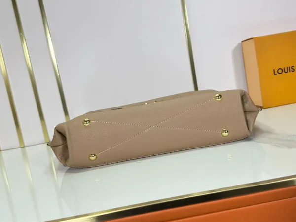 WhatsApp-Image-2026-07-02-at-14.32.39.webp Louis Vuitton Métis Hobo Bag Tuape Color 35cm M27937
