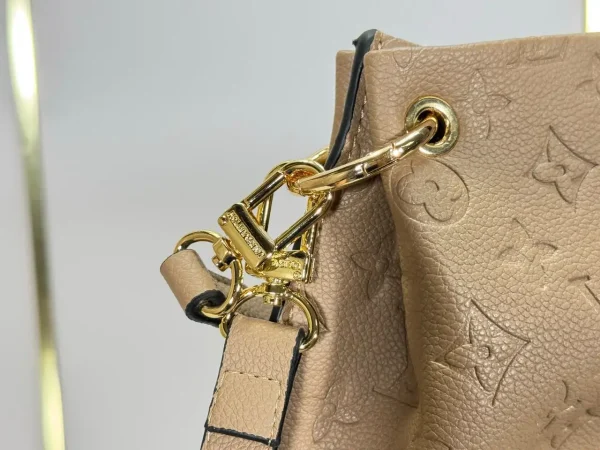 WhatsApp-Image-2026-07-02-at-14.32.40.webp Louis Vuitton Métis Hobo Bag Tuape Color 35cm M27937
