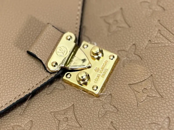 WhatsApp-Image-2026-07-02-at-14.32.41.webp Louis Vuitton Métis Hobo Bag Tuape Color 35cm M27937