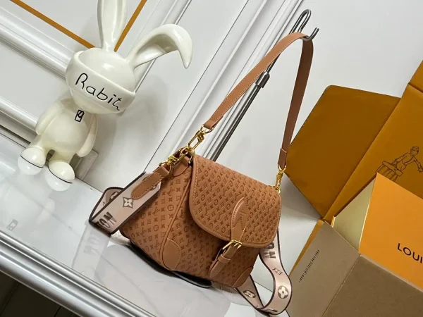 WhatsApp-Image-2026-07-02-at-17.16.17.webp Louis Vuitton Diane PM Bag Noisette Color 24cm M29162