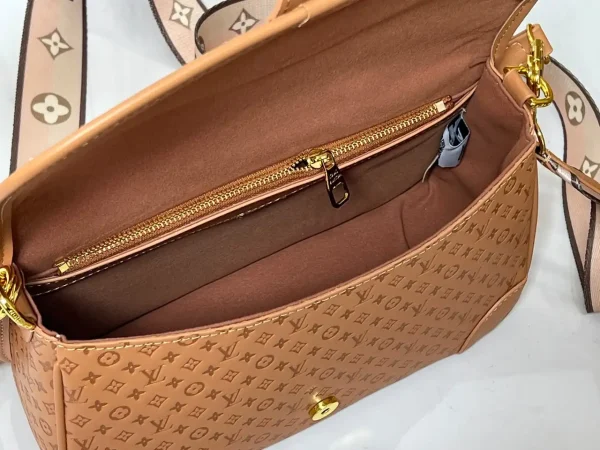WhatsApp-Image-2026-07-02-at-17.16.20.webp Louis Vuitton Diane PM Bag Noisette Color 24cm M29162