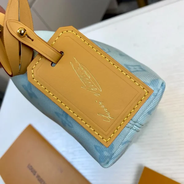 WhatsApp-Image-2026-07-03-at-11.46.29.webp Louis Vuitton Hills Pochette Bag Bleu Courrier 18.5cmM28250