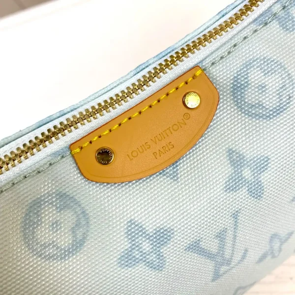 WhatsApp-Image-2026-07-03-at-11.46.30.webp Louis Vuitton Hills Pochette Bag Bleu Courrier 18.5cmM28250