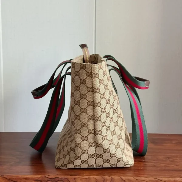 WhatsApp-Image-2026-07-07-at-15.20.14-24bbc0c28ccb.webp Gucci GG Medium Tote Bag 36cm/14.2in Sand And Brown GG Canvas 875929