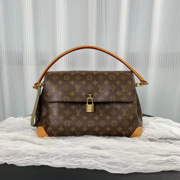 WhatsApp-Image-2026-07-08-at-15.41.19-49ef44208c4c.webp Louis Vuitton LV Hide Away MM Monogram Canvas 36cm M14473, Designer Handbags, Womens Purse, luxury bags