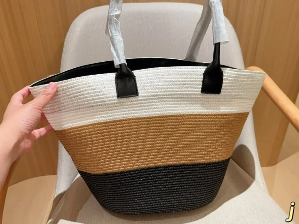 WhatsApp-Image-2026-07-13-at-17.42.24-3-76e045147cad.webp Chanel Maxi-sized Shopping Bag Raffia & Calfskin White 60cm/23.6in AS6148