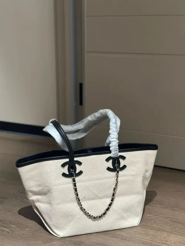 WhatsApp-Image-2026-07-16-at-10.53.09-1-1-d69d12ccd9c1.webp Chanel Small Tote Canvas, Calfskin & Gold-Tone Metal 45cm/17.7in Ecru & Black AS6285