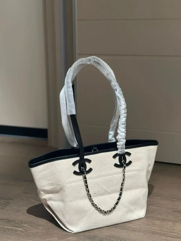 WhatsApp-Image-2026-07-16-at-10.53.09-2-b0de0594078e.webp Chanel Small Tote Canvas, Calfskin & Gold-Tone Metal 45cm/17.7in Ecru & Black AS6285