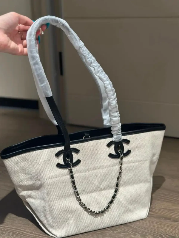 WhatsApp-Image-2026-07-16-at-10.53.10-1-1-bb77c0c9c9ee.webp Chanel Small Tote Canvas, Calfskin & Gold-Tone Metal 45cm/17.7in Ecru & Black AS6285