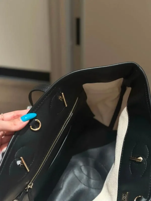 WhatsApp-Image-2026-07-16-at-10.53.12-1-1-2d9049d3279a.webp Chanel Small Tote Canvas, Calfskin & Gold-Tone Metal 45cm/17.7in Ecru & Black AS6285