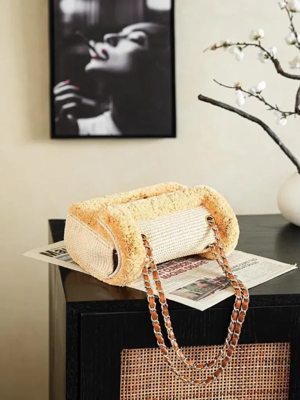 WhatsApp-Image-2026-07-16-at-11.00.05-2-1-c53b981b8bd1.webp Chanel Foldable Flap Bag Braided Raffia Yarn & Gold-colored Metal 25cm/9.8in Beige AS6163