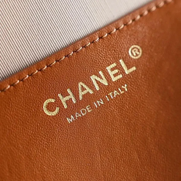 WhatsApp-Image-2026-07-16-at-11.00.05-5-1-d7b9fffce935.webp Chanel Foldable Flap Bag Braided Raffia Yarn & Gold-colored Metal 25cm/9.8in Beige AS6163