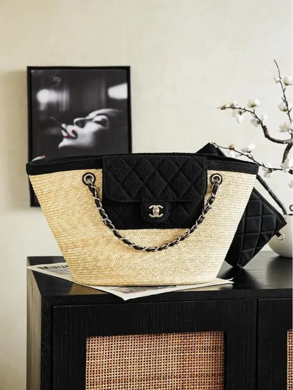 WhatsApp-Image-2026-07-16-at-11.00.51-9-c307128c323a.webp Chanel Large Shopping Bag Straw, Canvas, Sheepskin & Gold-colored Metal 54cm/21.3in Beige & Black AS5952