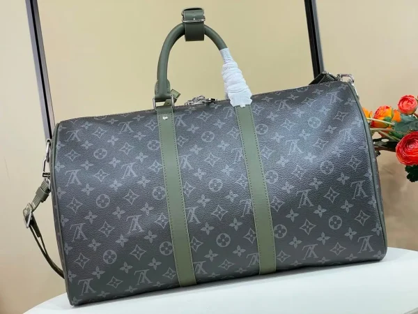 WhatsApp-Image-2026-08-11-at-13.55.54-1.webp Louis Vuitton LV x TM Keepall Bandoulière 45cm/17.7in Khaki Green M28837
