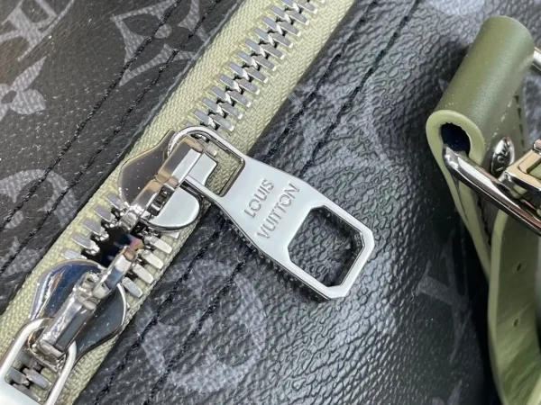 WhatsApp-Image-2026-08-11-at-13.55.55-1.webp Louis Vuitton LV x TM Keepall Bandoulière 45cm/17.7in Khaki Green M28837