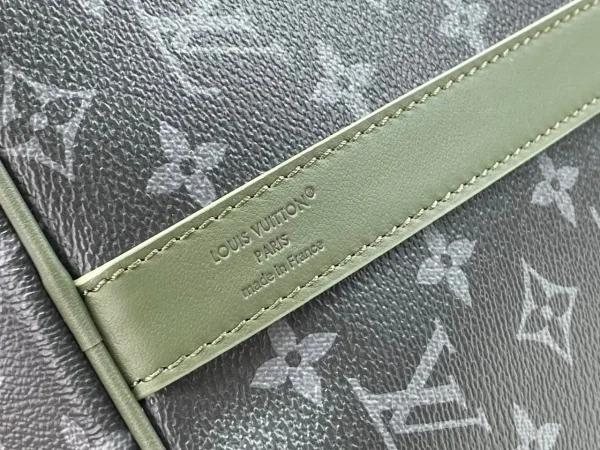 WhatsApp-Image-2026-08-11-at-13.55.56.webp Louis Vuitton LV x TM Keepall Bandoulière 45cm/17.7in Khaki Green M28837