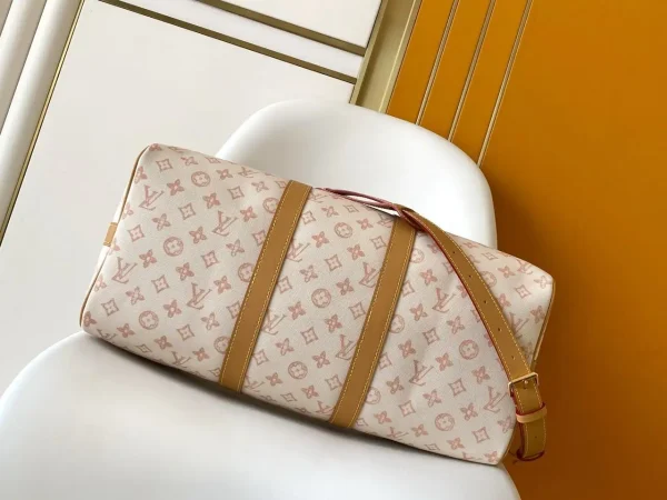WhatsApp-Image-2026-08-11-at-14.05.48.webp Louis Vuitton Keepall Bandoulière Bag 45cm/17.7in Monogram Dune / Beige M28238